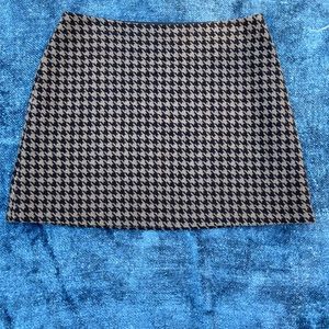 Houndstooth brown skirt. Very gently used in great condition